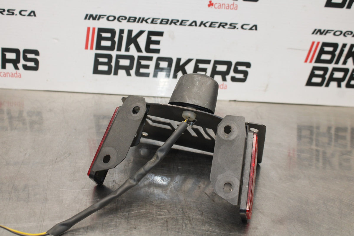 08-10 SUZUKI GSXR 600 FENDER ELIMINATOR LICENSE PLATE BRACKET & LIGHT BB765