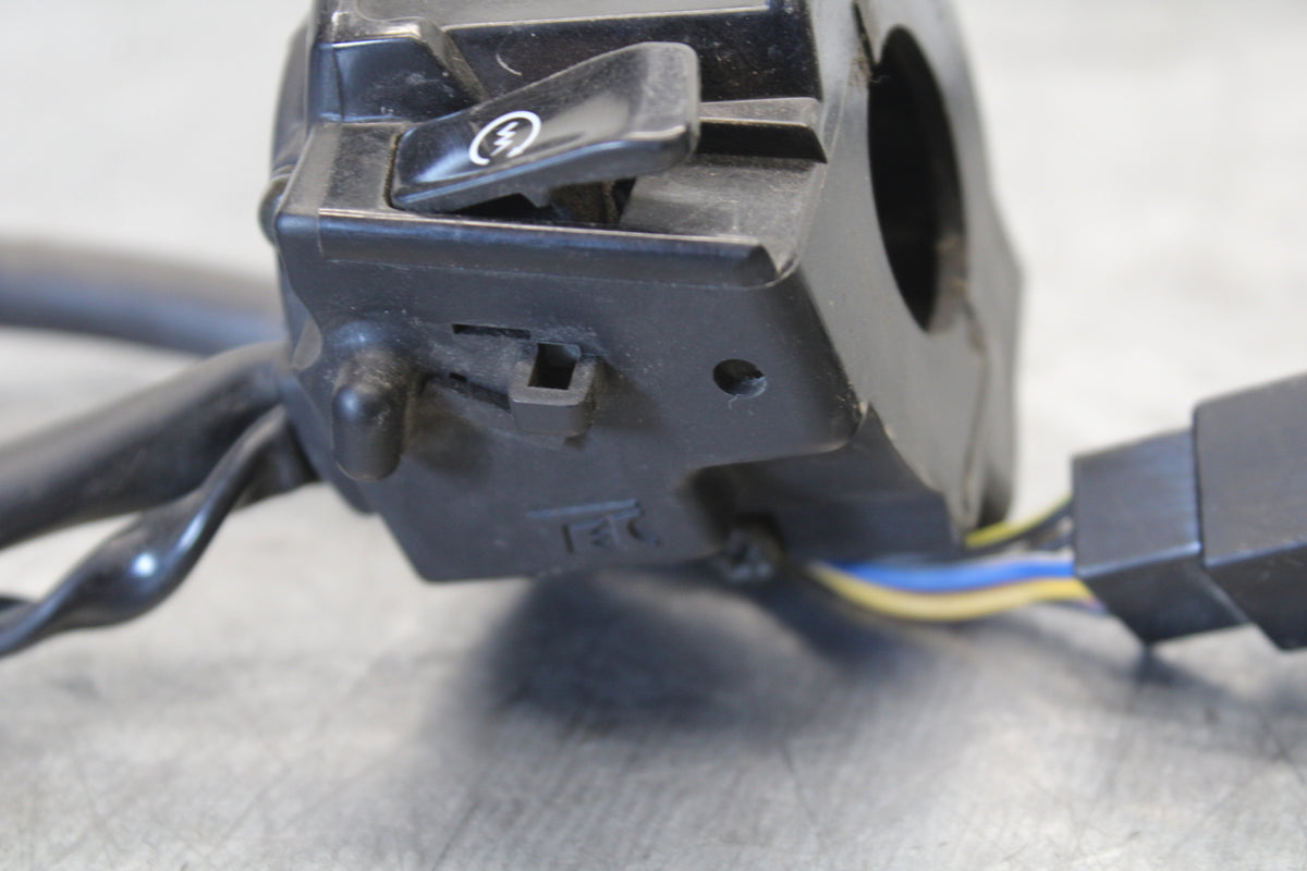 05-06 HONDA CBR600RR RIGHT CLIP ON HANDLE KILL OFF START SWITCH SWITCHES  BB655