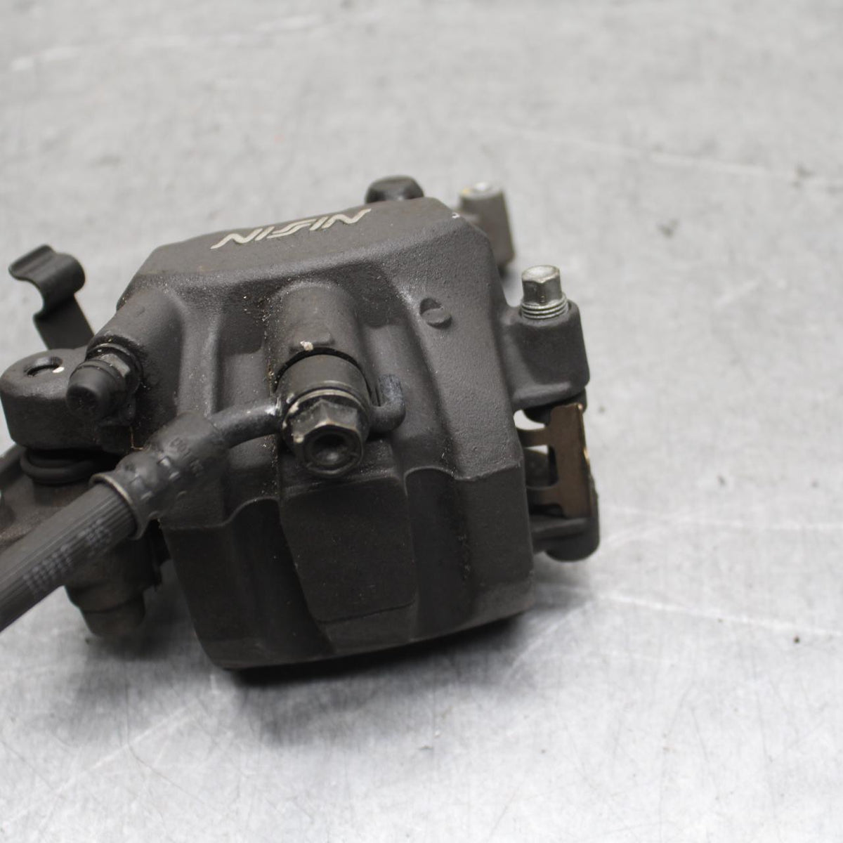 15-18 HONDA CB300FA FRONT BRAKE CALIPER WITH MOUNT BRACKET BB646