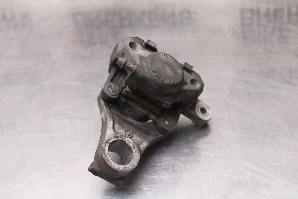 00 SUZUKI GSXR750 REAR BACK BRAKE CALIPER W MOUNT BRACKET BB820