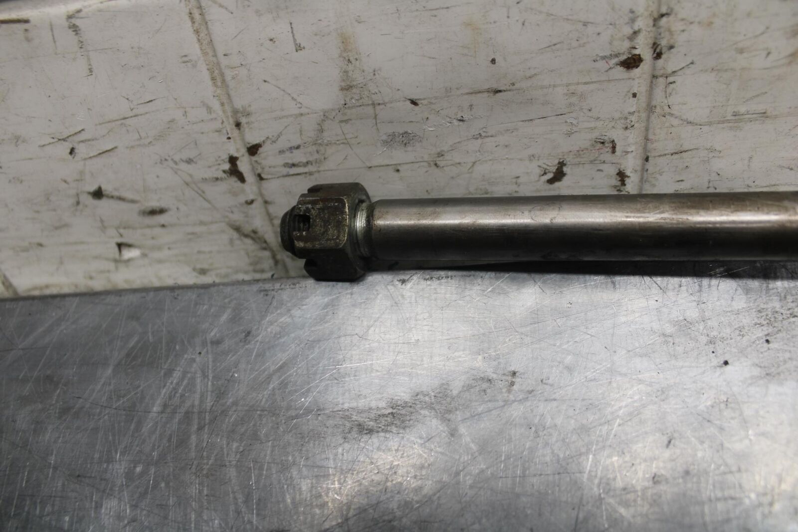 1981 Suzuki GS850G REAR AXLE BACK WHEEL RIM PIVOT BOLT AXEL BB37