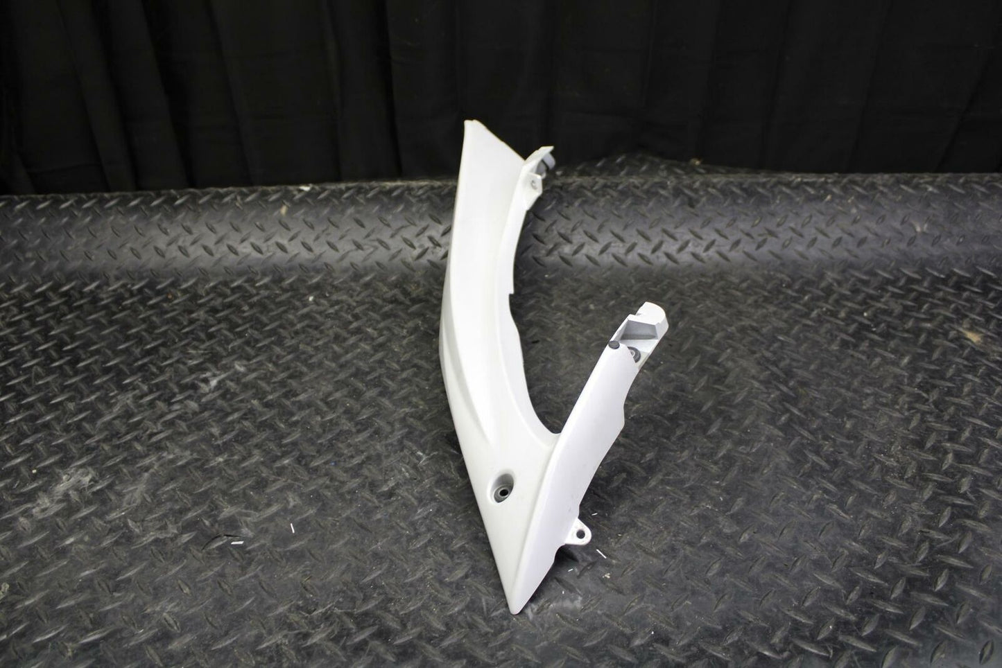 08-09 YAMAHA YZF R6S RIGHT MID UPPER SIDE FAIRING COWL PLASTIC BB178