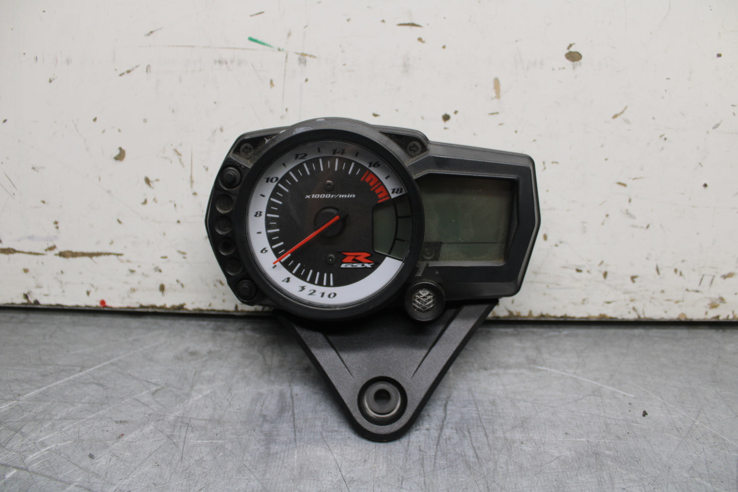 06-07 SUZUKI GSXR 600 SPEEDO TACH GAUGES CLUSTER SPEEDOMETER TACHOMETER BB243