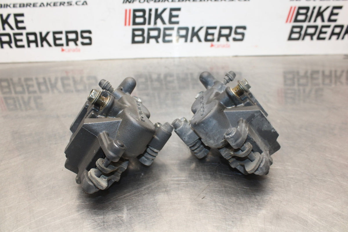 06 SUZUKI SV650S RIGHT LEFT FRONT BRAKE CALIPER SET PAIR CALIPERS BB783