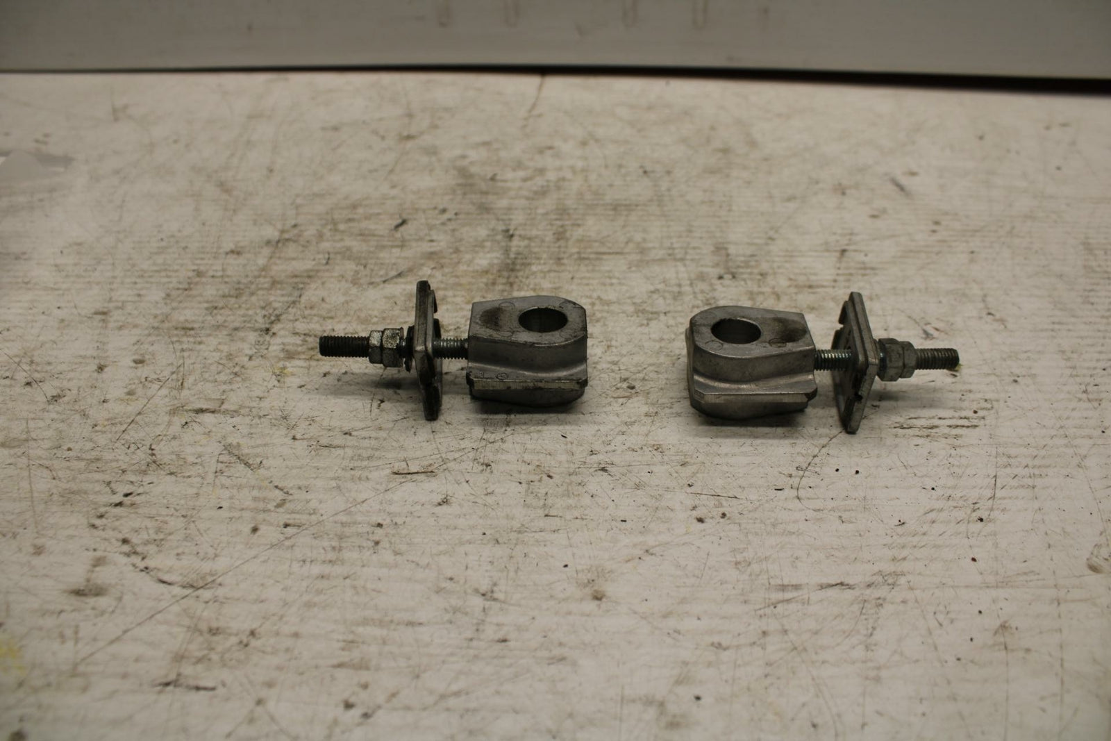 90-07 KAWASAKI ZZR 250 REAR AXLE BACK WHEEL RIM PIVOT BOLT AXEL BB298