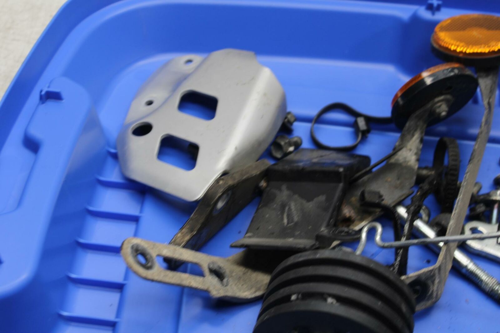 05-21 SUZUKI DRZ400SM  BOLTS HARDWARE  SCREWS BB376