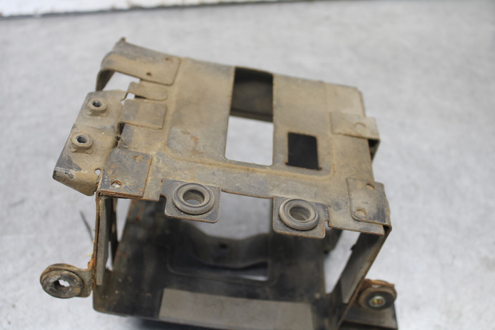 85-86 SUZUKI MADURA 1200 BATTERY TRAY BOX HOLDER  BB691