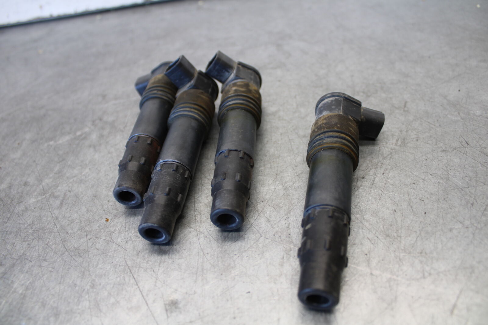 05-06 SUZUKI GSXR1000 IGNITION COILS COIL SPARK PLUG CAPS 33410-35F10 BB663