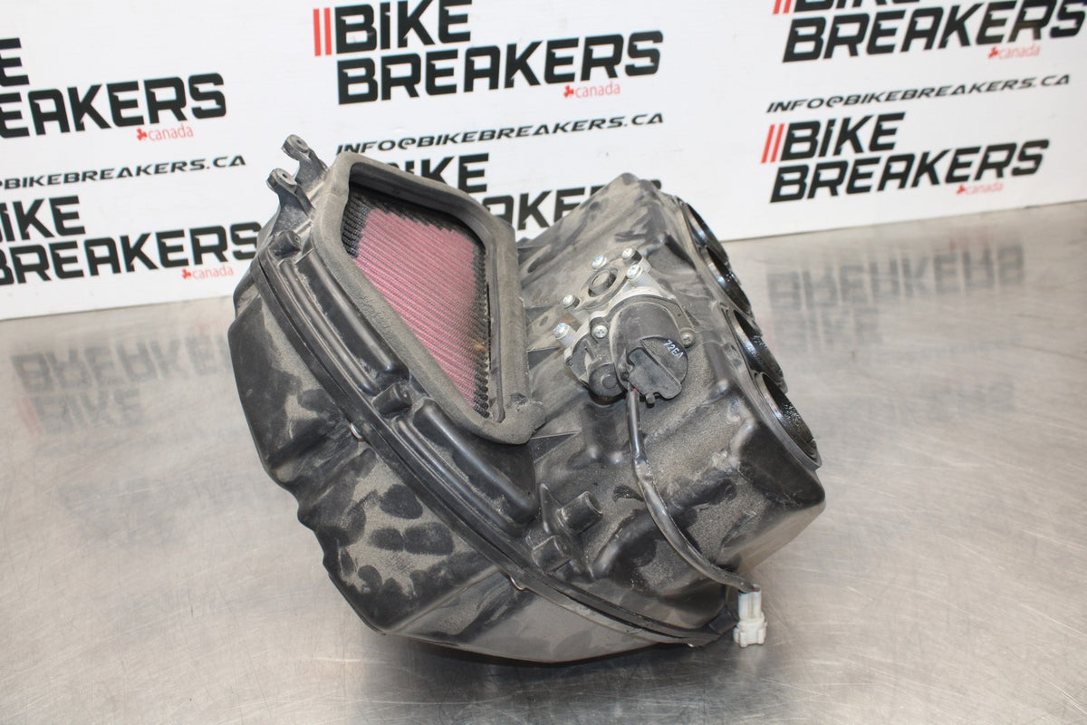 07 YAMAHA YZF R1 AIRBOX AIR INTAKE FILTER BOX BB826