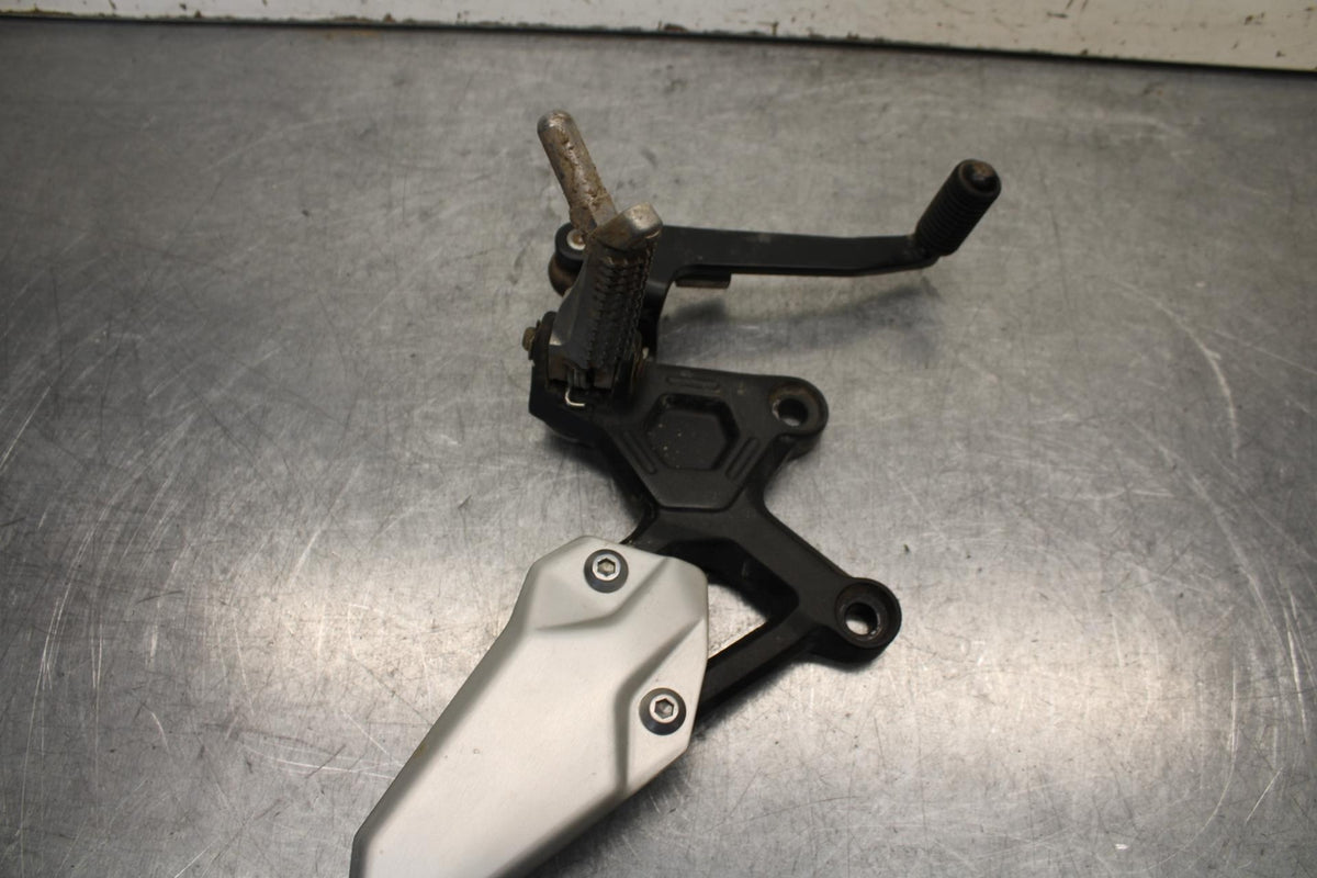 23-24 KAWASAKI NINJA ZX4R LEFT REARSET REAR SET DRIVER FOOT PEG REST STOP BB638