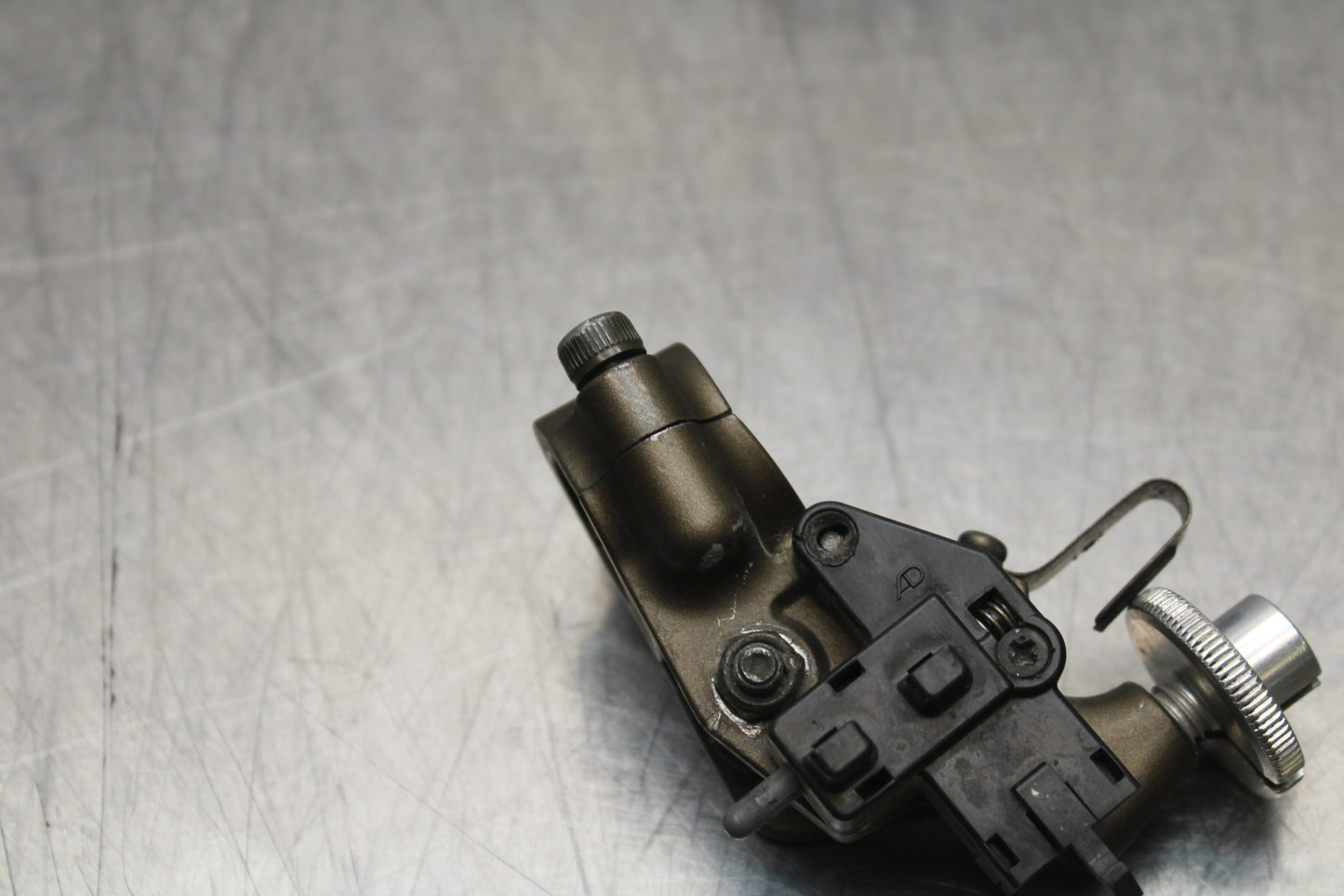 04-05 KAWASAKI NINJA ZX10R CLUTCH LEVER PERCH MOUNT BRACKET BB163