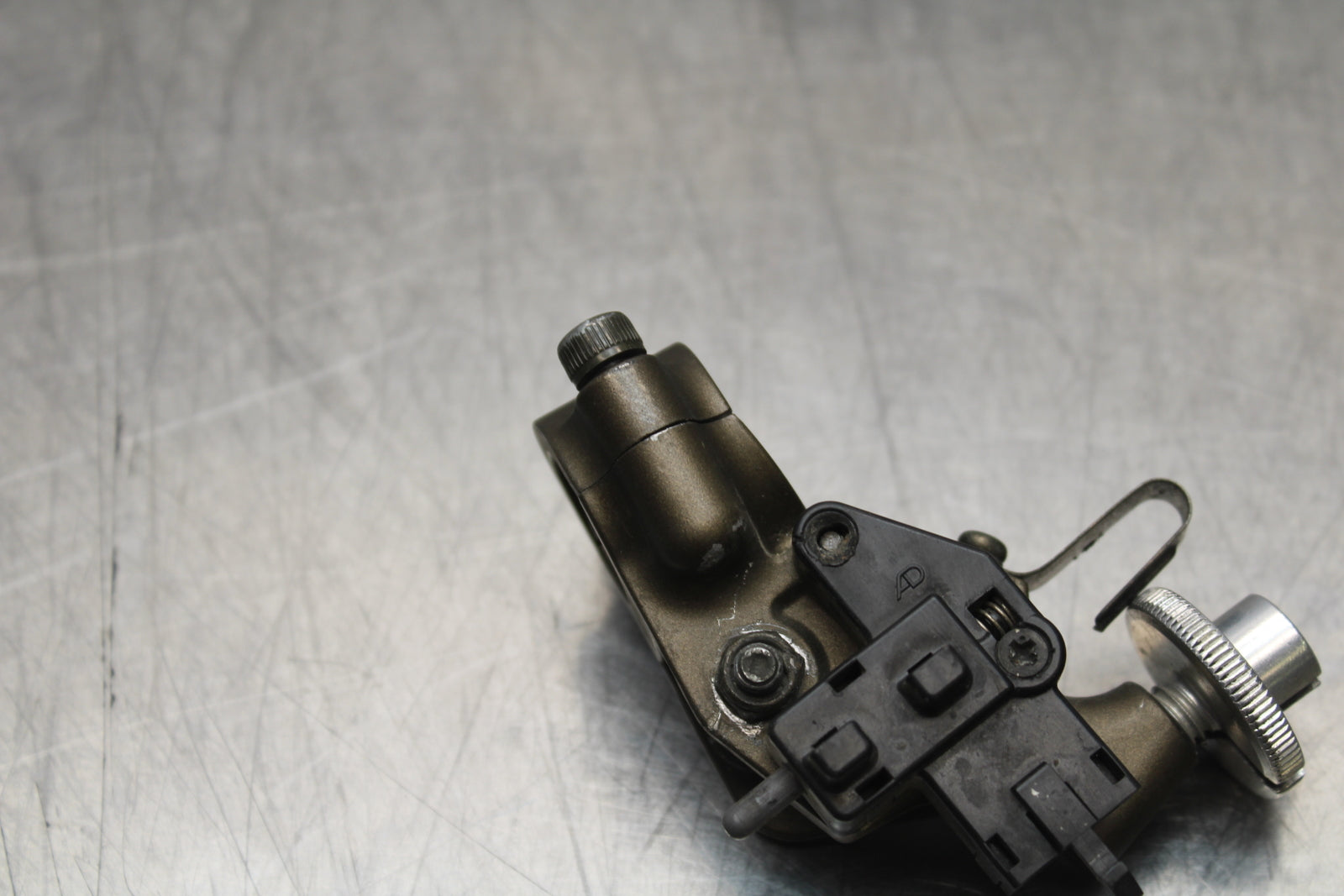 04-05 KAWASAKI NINJA ZX10R CLUTCH LEVER PERCH MOUNT BRACKET BB163