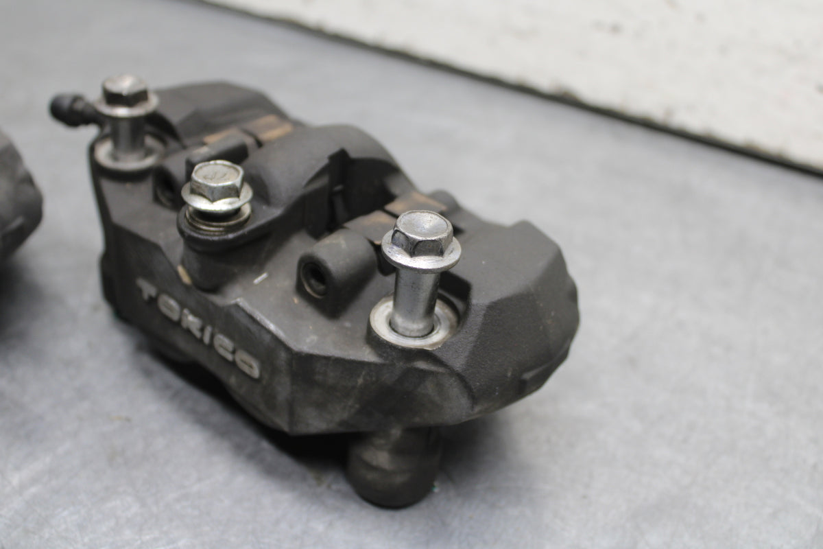 06-07 SUZUKI GSXR750 RIGHT LEFT FRONT BRAKE CALIPER SET PAIR CALIPERS BB670