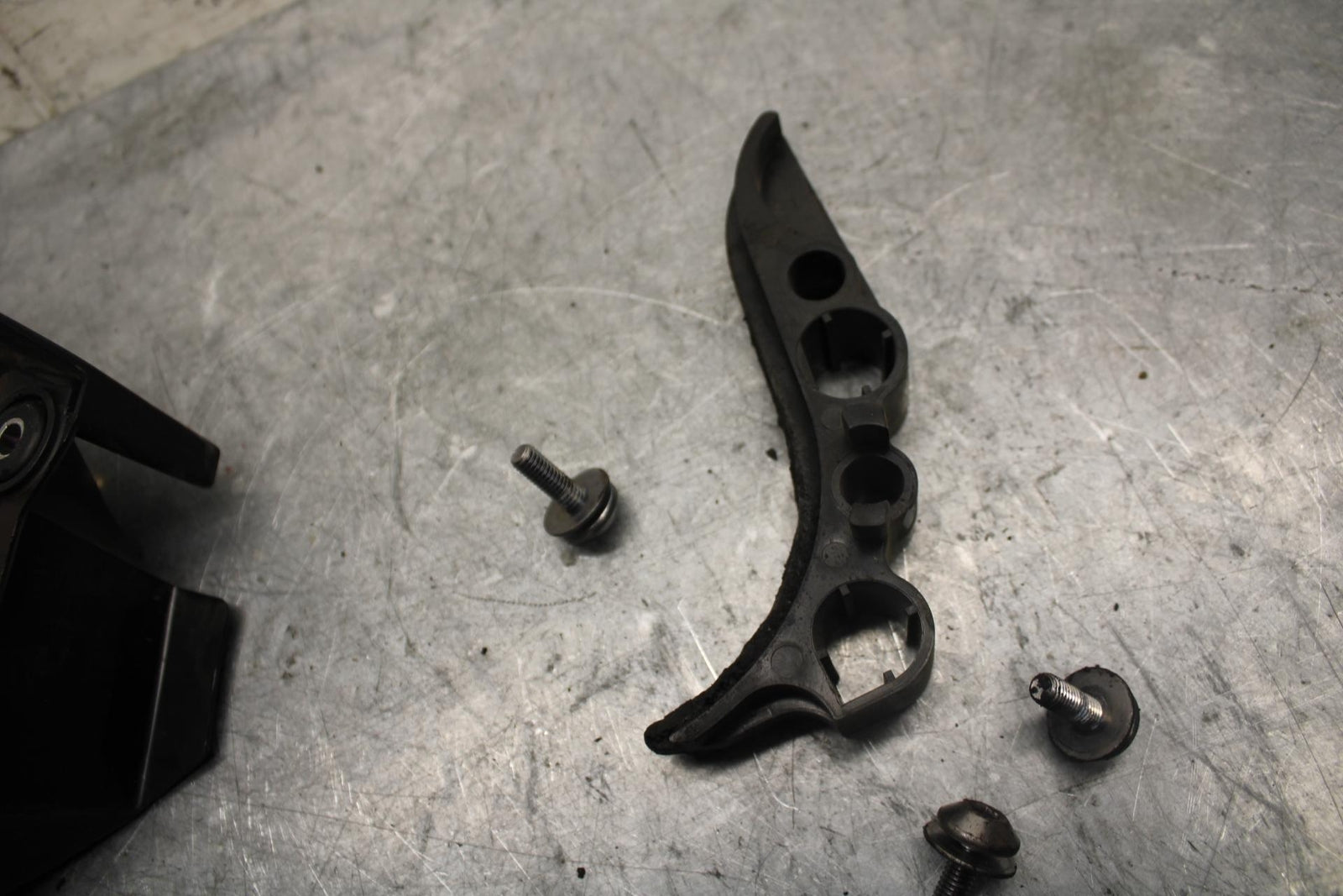 2015 Yamaha FJ09 ENGINE SPROCKET COVER BB41