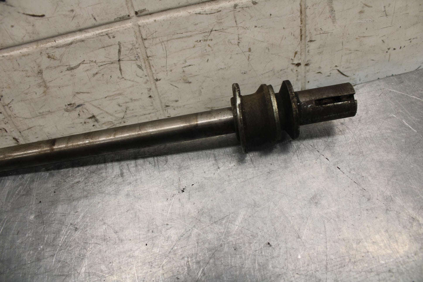 1981 Suzuki GS850G REAR AXLE BACK WHEEL RIM PIVOT BOLT AXEL BB37