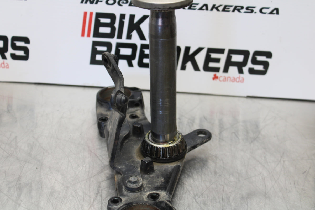 04 YAMAHA ROAD STAR XV1700A FRONT FORKS CLAMP LOWER TRIPLE TREE STEM BB155