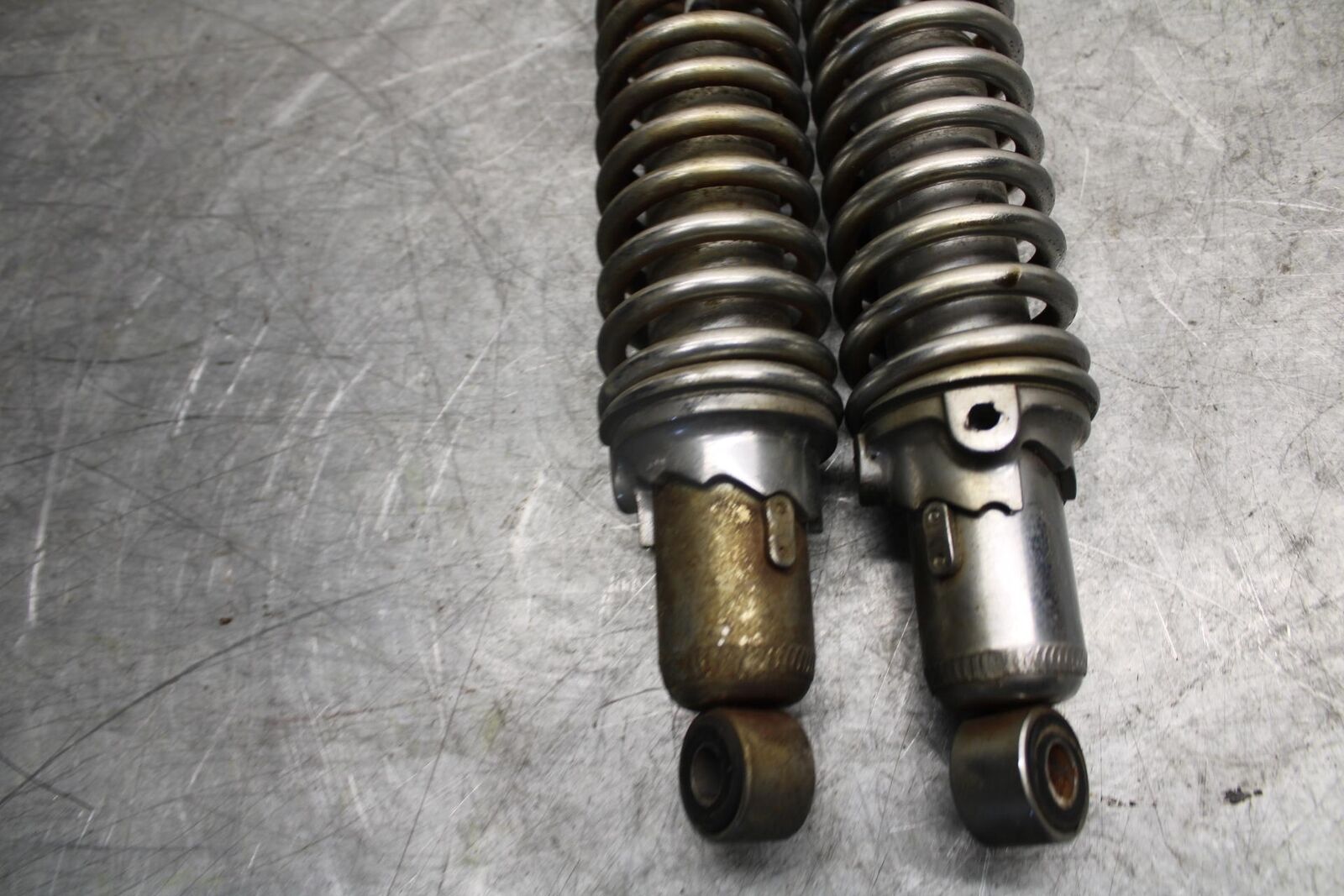 1982 Suzuki GS450L REAR BACK SHOCK ABSORBER BB52