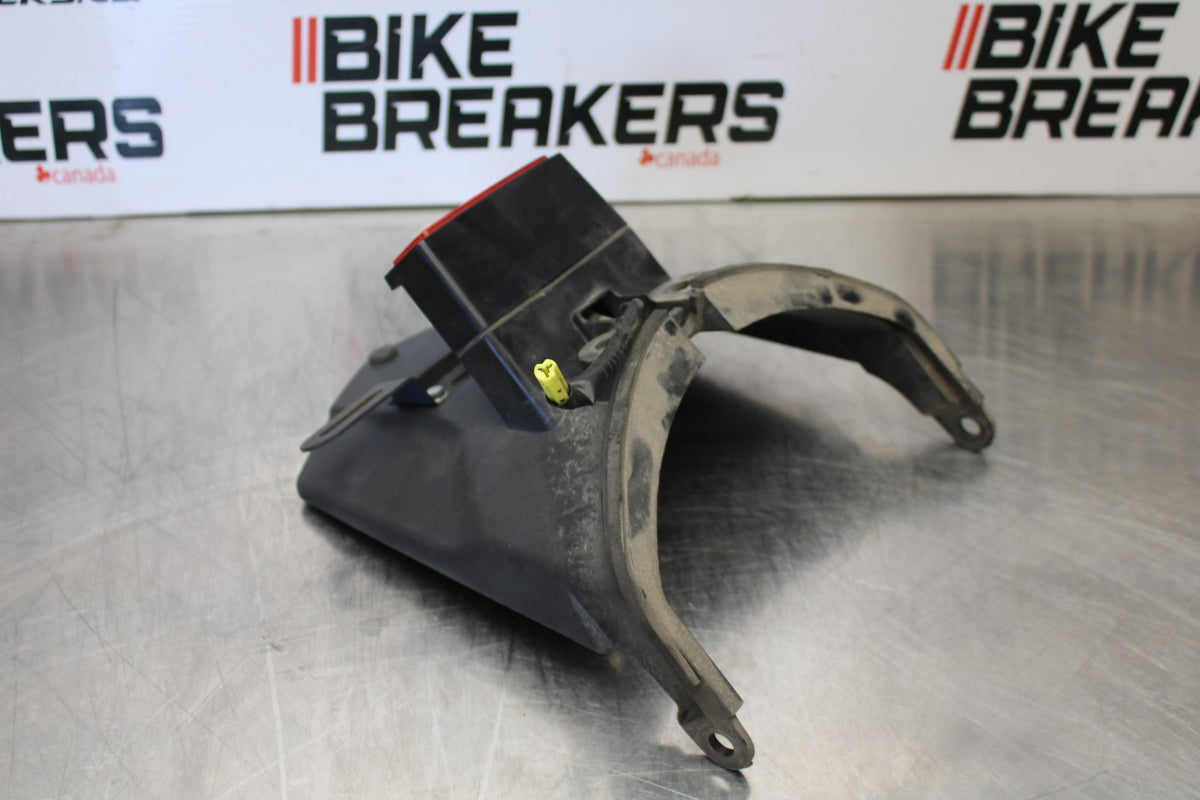 09 YAMAHA V STAR 950 LICENSE PLATE LIGHT & BRACKET MOUNT BB172