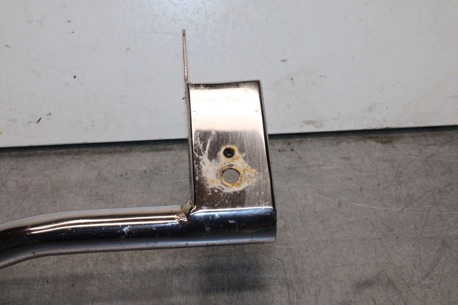 03-08 KAWASAKI VULCAN 1600 FRONT TURN SIGNAL BAR MOUNT BRACKET BB754