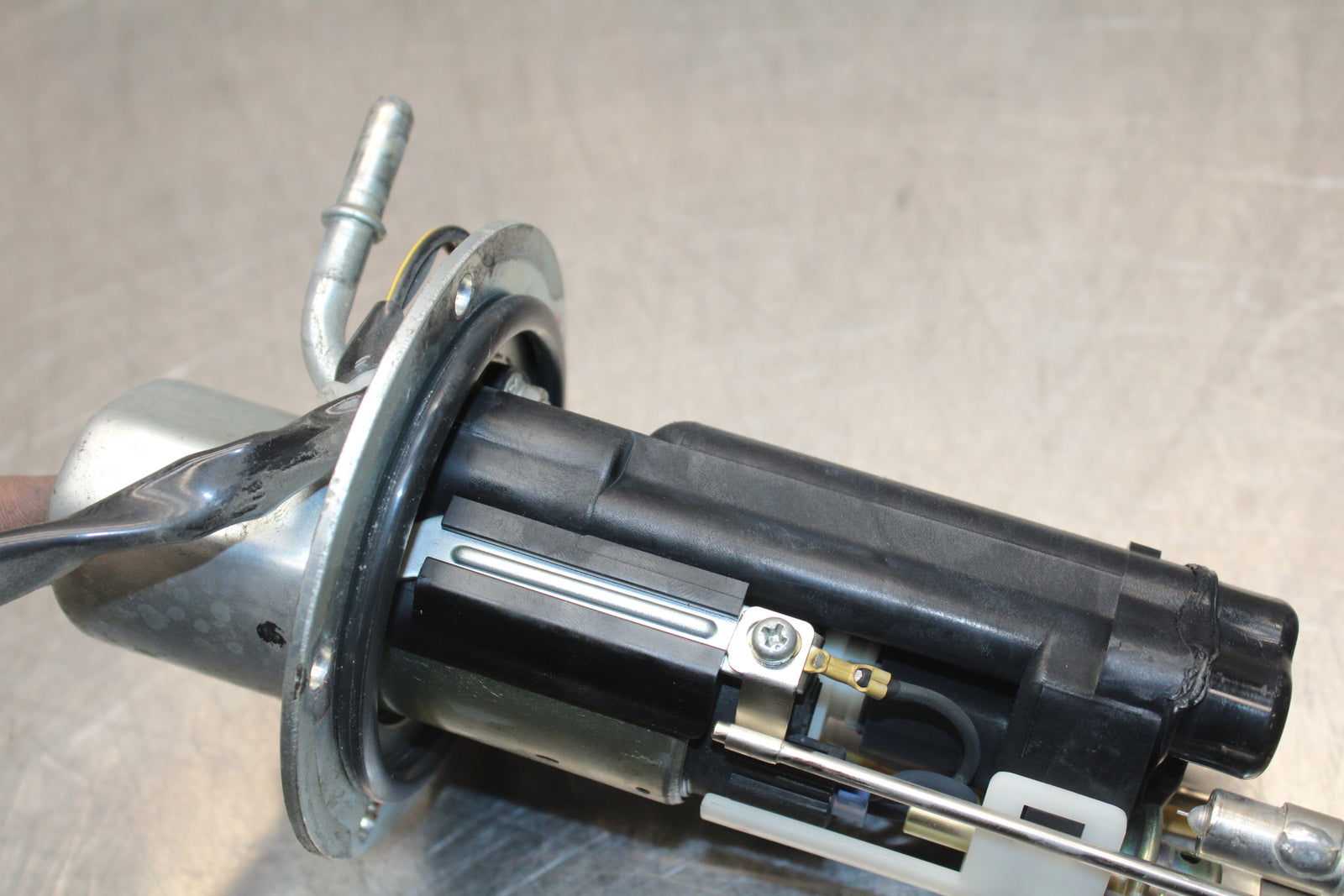 04-05 KAWASAKI NINJA ZX10R FUEL PUMP GAS PETROL SENDER UNIT BB163