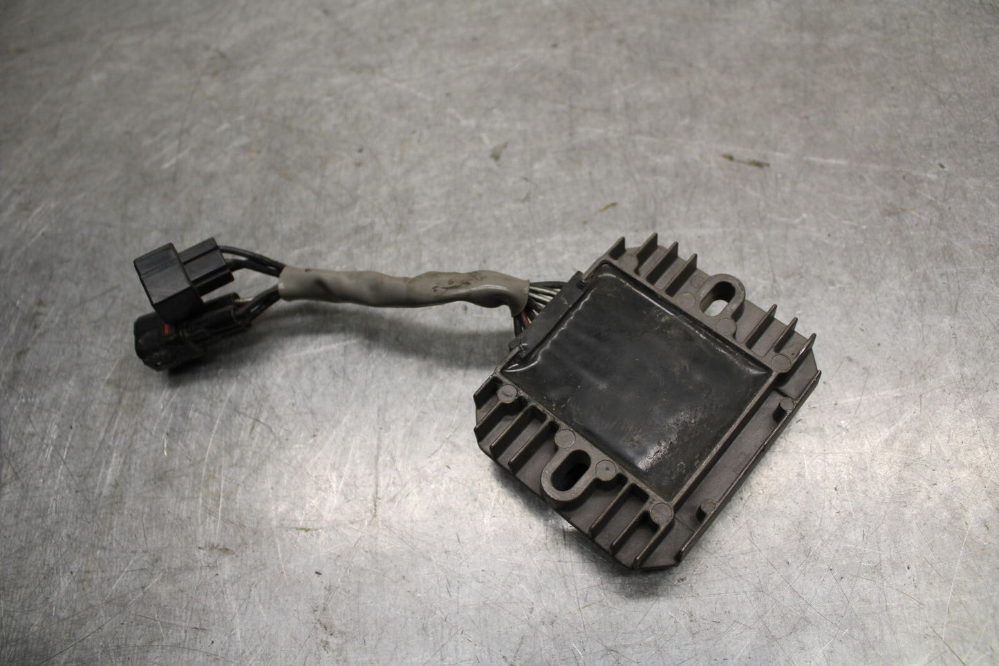 06-07 SUZUKI GSXR750 RECTIFIER VOLTAGE REGULATOR OEM 32800-21H00 BB670