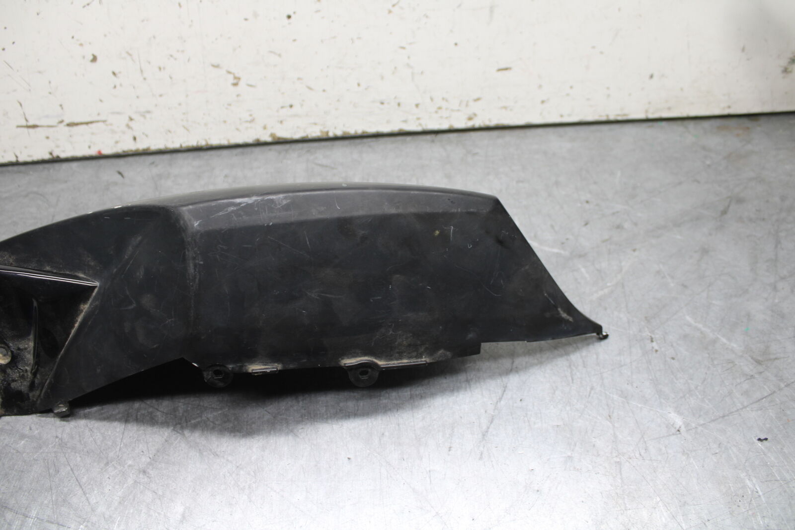 08-10 SUZUKI GSXR 600  RIGHT REAR BACK TAIL FAIRING COWL SHROUD BB101