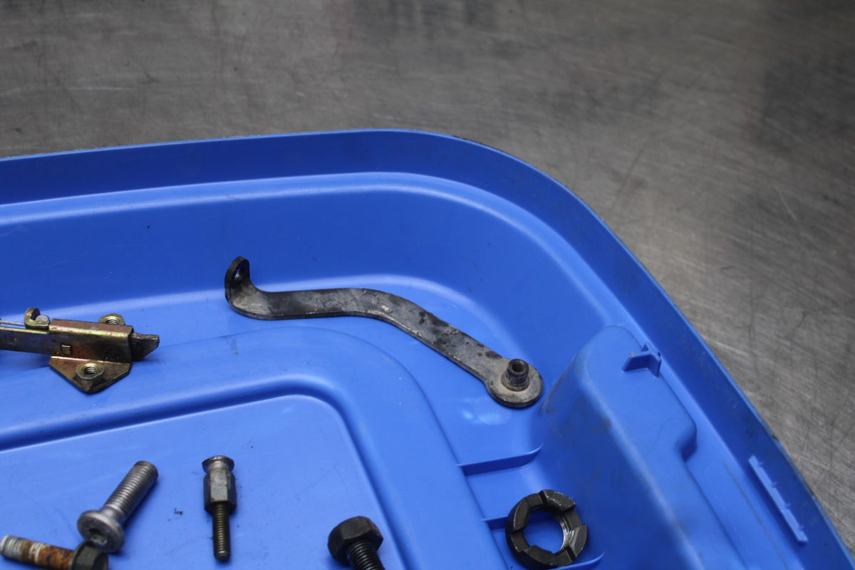 06 KAWASAKI Z750 BOLTS HARDWARE MOTOR SCREWS BB837