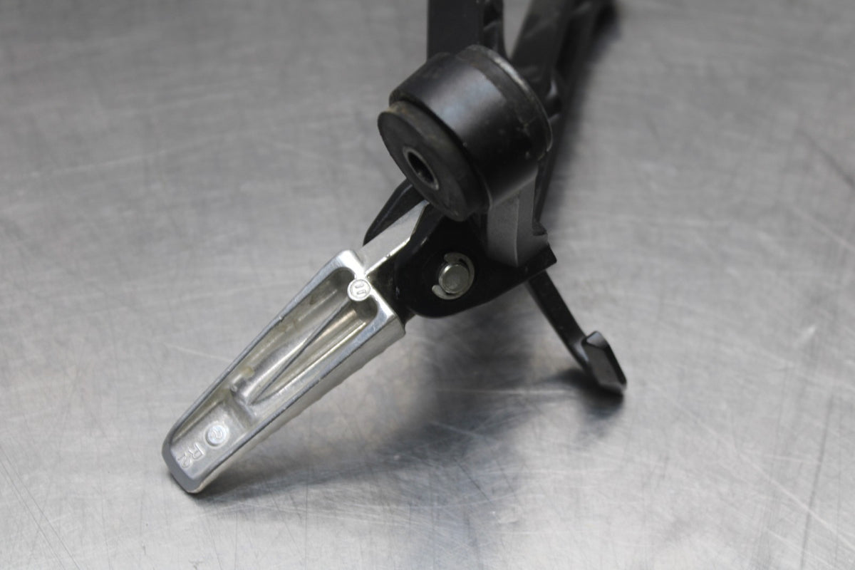 15-21 SUZUKI GSXR600 RIGHT REAR BACK PASSENGER PEG BB810