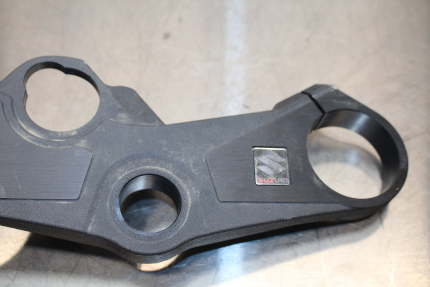 11 SUZUKI GSXR1000 FORKS UPPER TRIPLE TREE CLAMP BB142