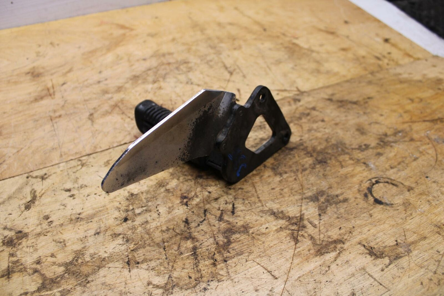 04-09 SUZUKI GS500F LEFT REARSET REAR SET DRIVER FOOT PEG REST STOP BB335