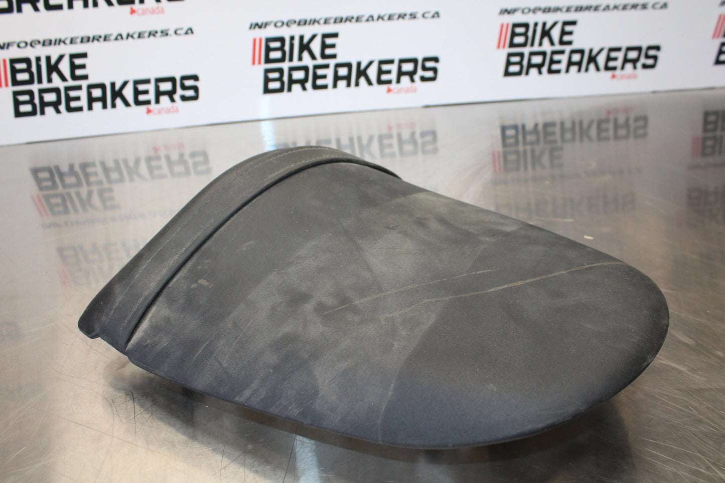 03-04 KAWASAKI NINJA ZX6R REAR BACK PASSENGER TANDEM SEAT PAD SADDLE  BB397