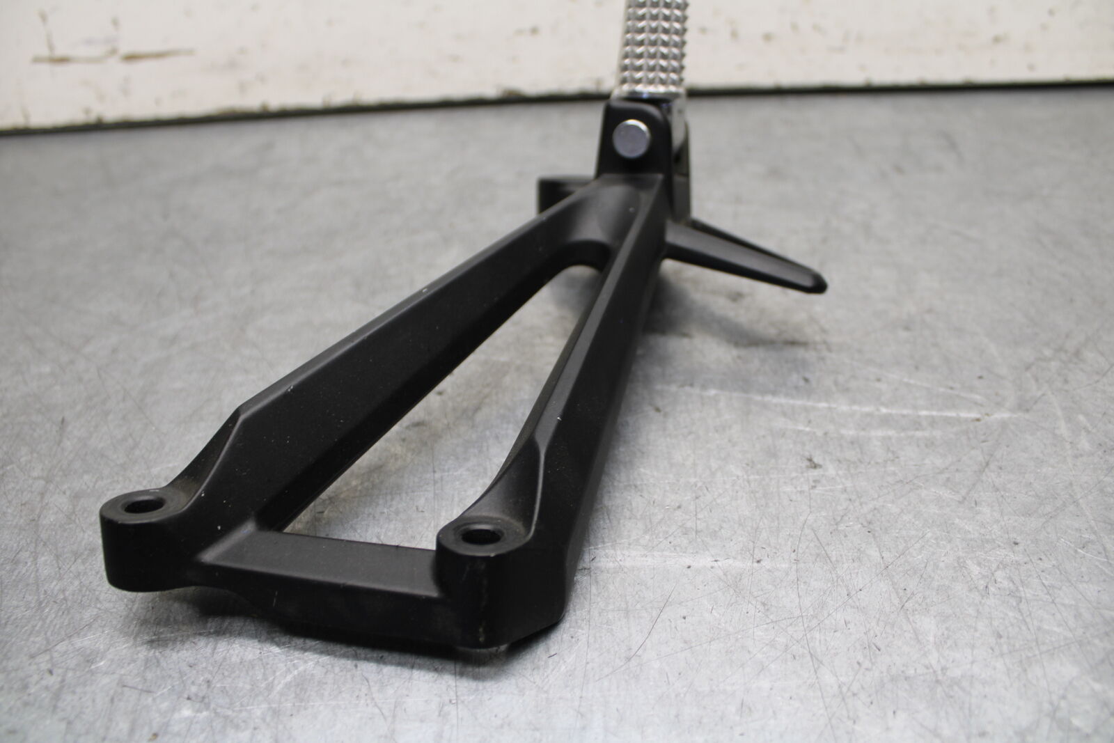 15-17 YAMAHA YZF R3 RIGHT REAR BACK PASSENGER PEG BB651