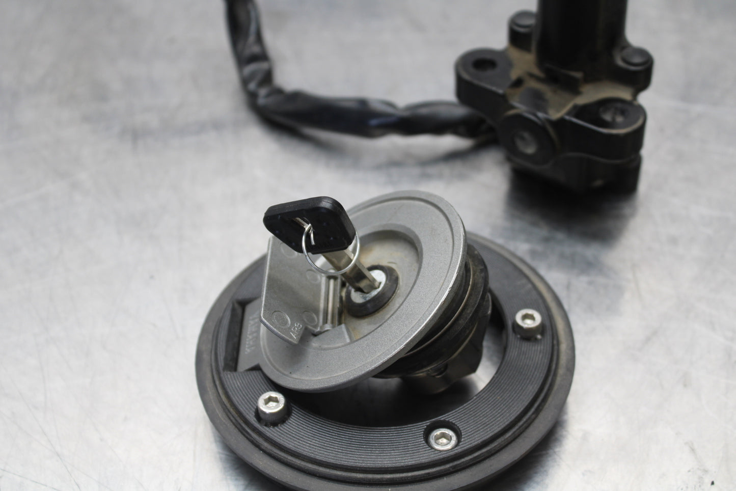 14-17 YAMAHA FZ07 IGNITION LOCK KEY SET W/ GAS CAP BB162
