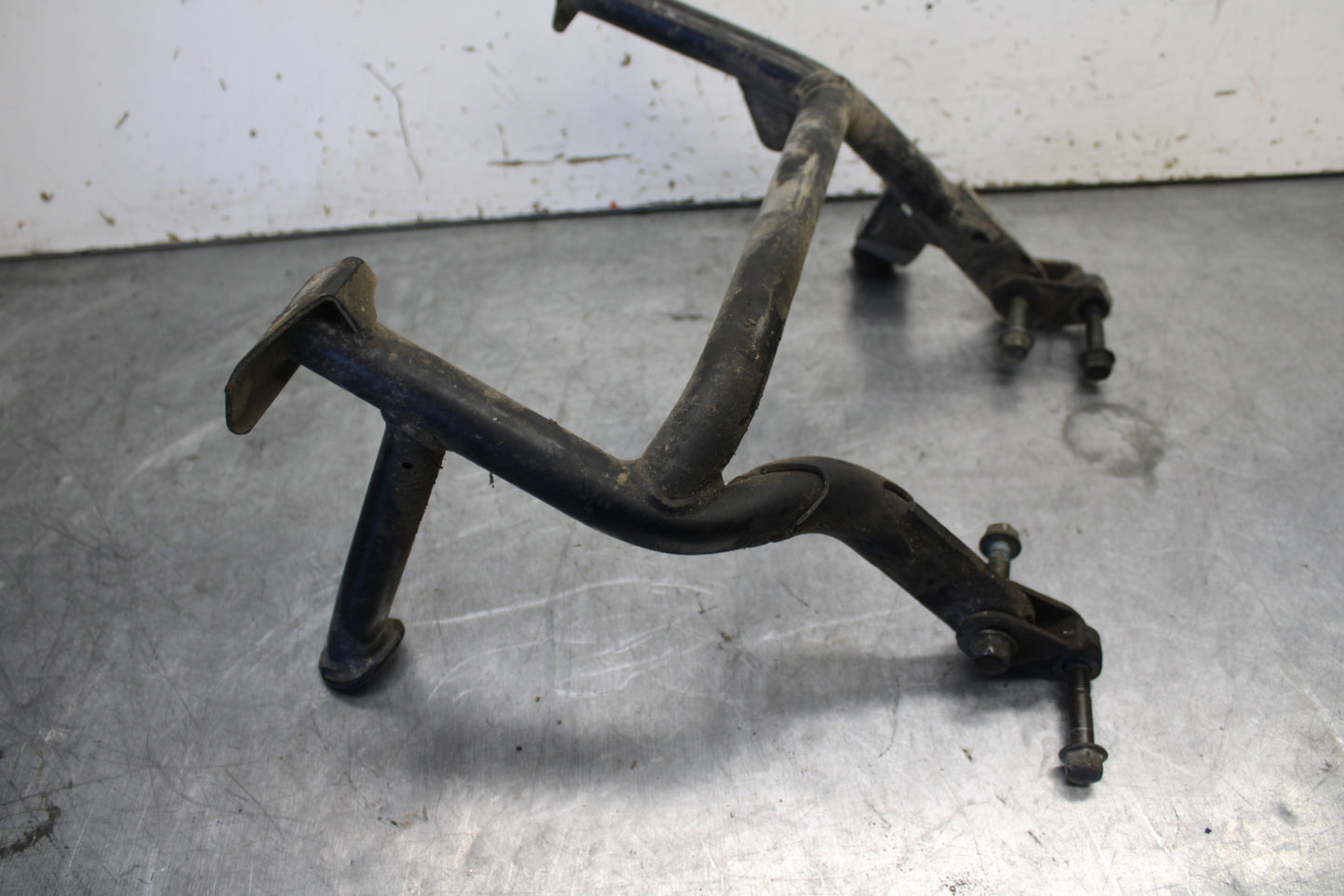 07-09 YAMAHA FZ6 CENTER MAIN STAND 5VX-27111-03-00 BB713