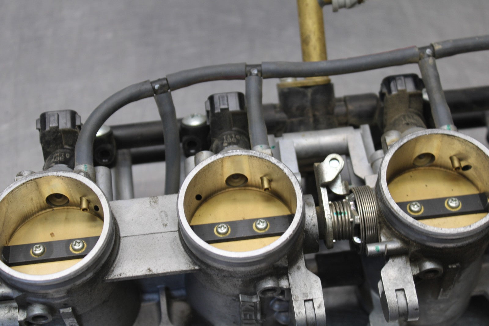05-06 SUZUKI GSXR1000 MAIN FUEL INJECTORS / THROTTLE BODIES BB773