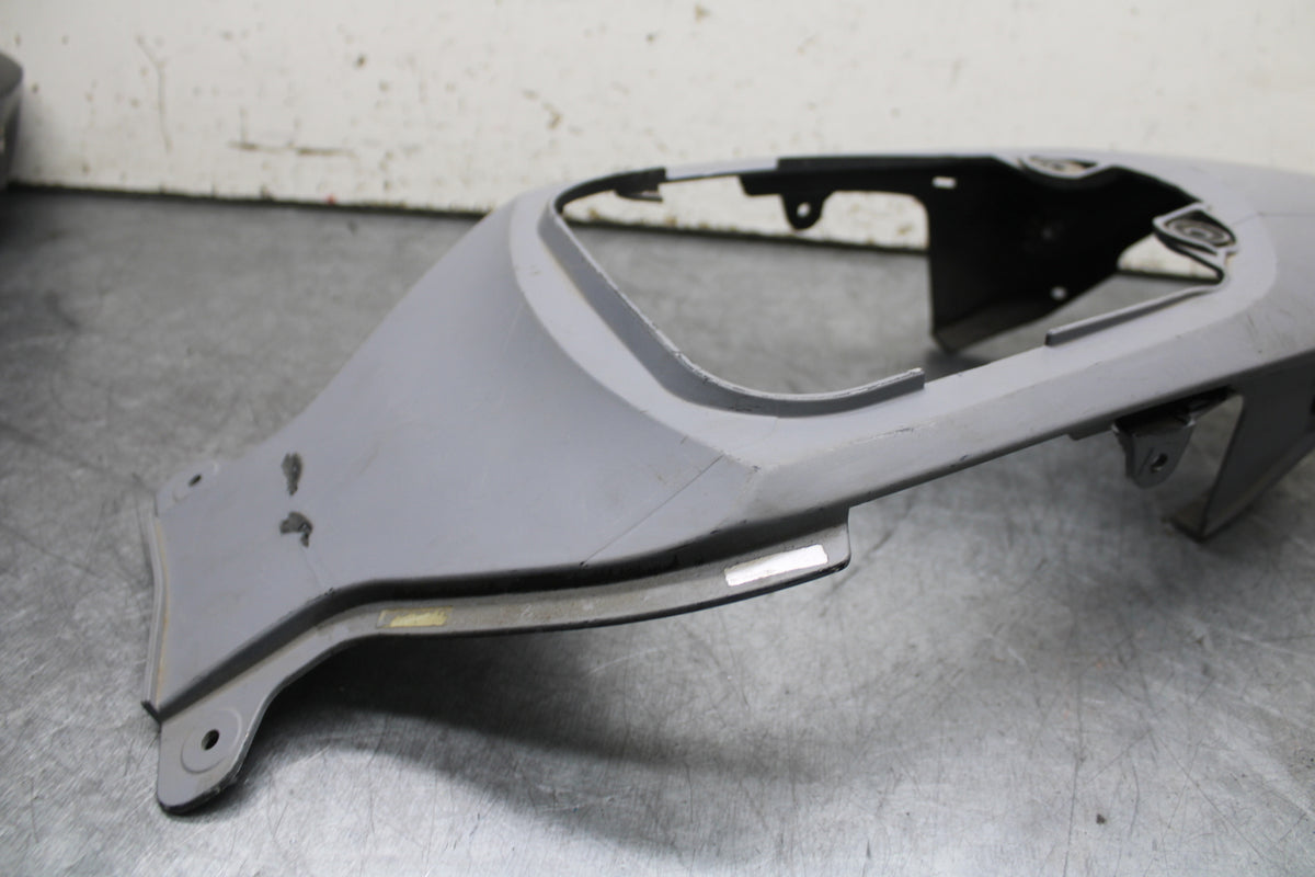 08-10 SUZUKI GSXR 600  CENTER REAR BACK TAIL FAIRING COWL BB101