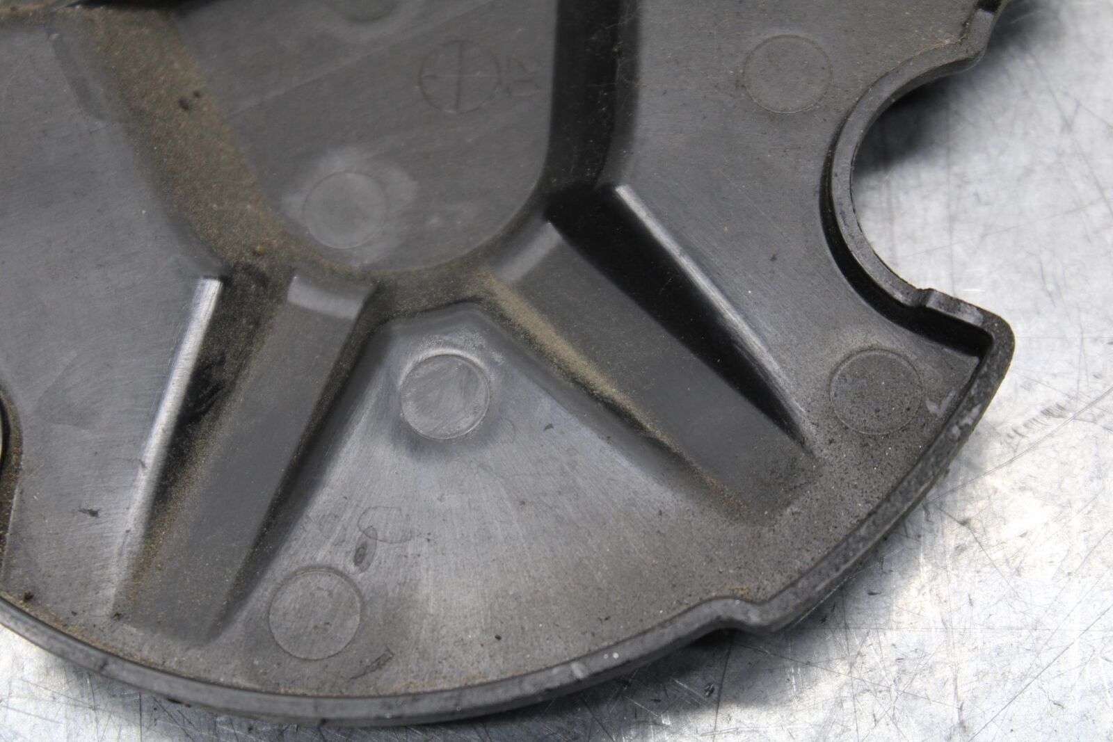 20 SUZUKI GSXR 1000 ENGINE SPROCKET COVER BB597
