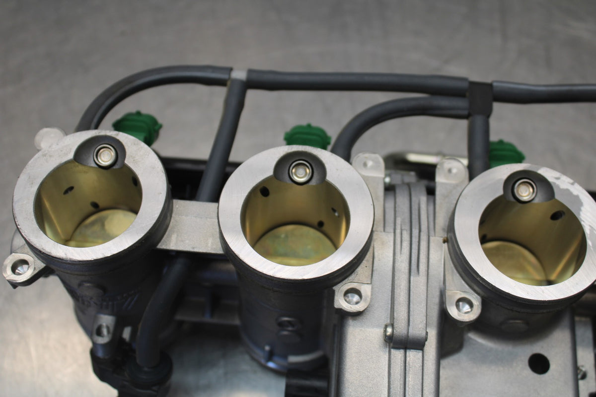 25 KAWASAKI Z900 MAIN FUEL INJECTORS / THROTTLE BODIES BB928