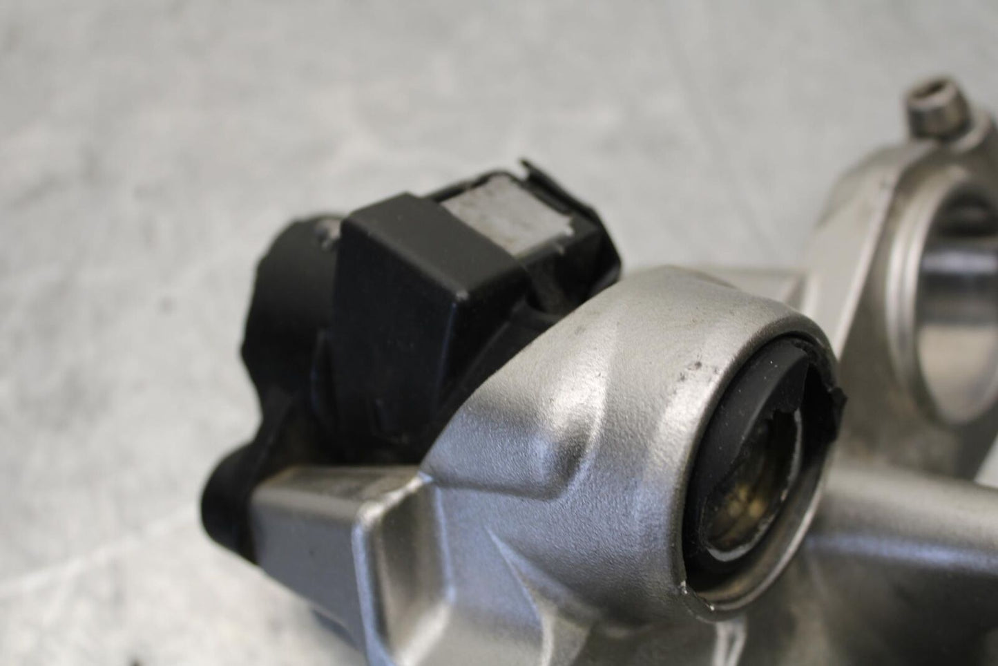 2006 Kawasaki Ninja 650R  FORKS UPPER TRIPLE TREE CLAMP 44039-0033-793 BB446