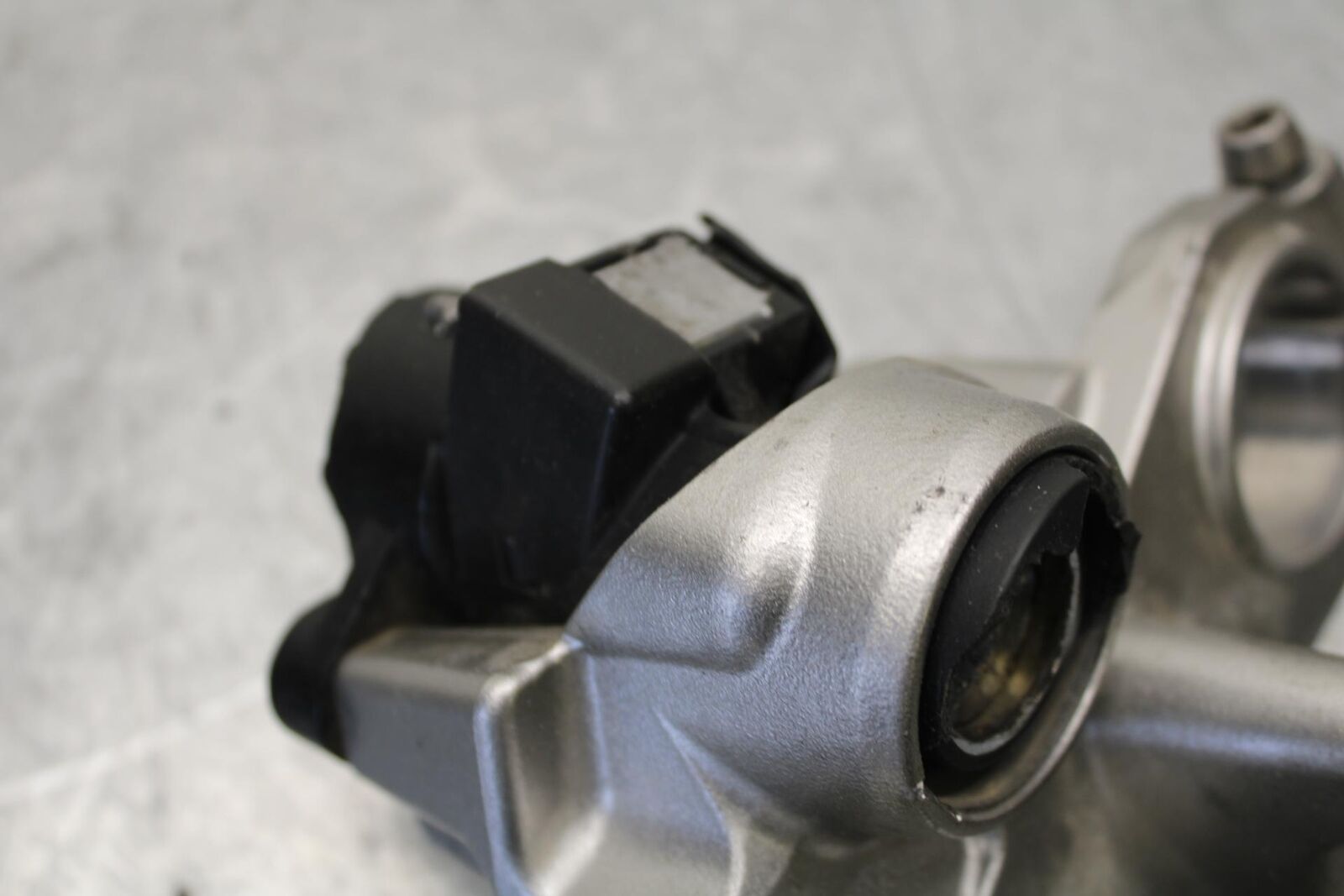 2006 Kawasaki Ninja 650R  FORKS UPPER TRIPLE TREE CLAMP 44039-0033-793 BB446