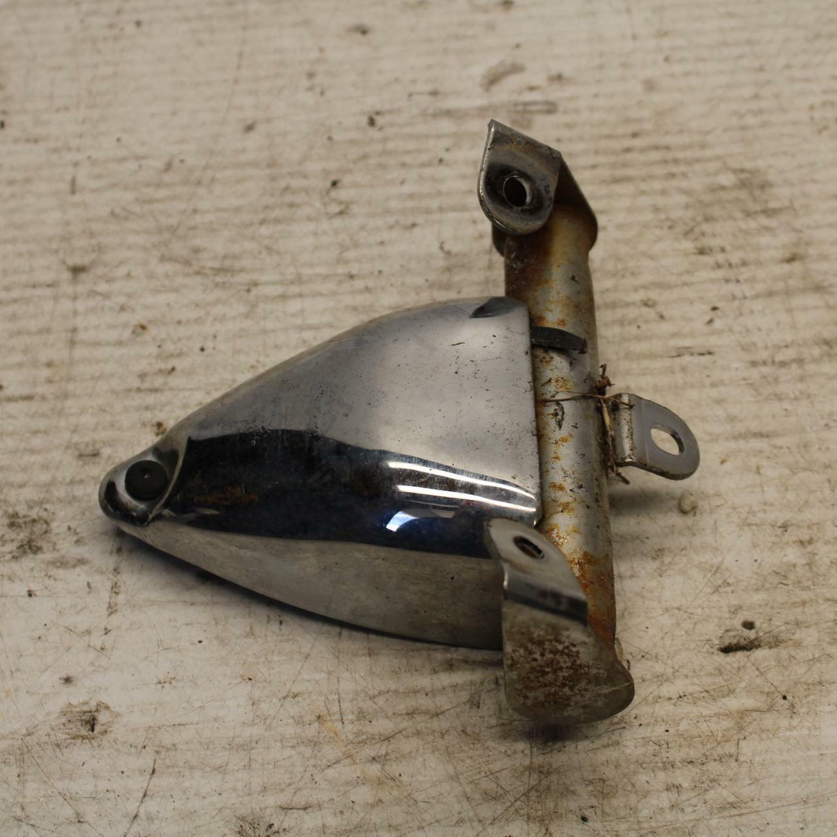 07-08 YAMAHA V STAR 1300 LICENSE PLATE LIGHT COVER BB303