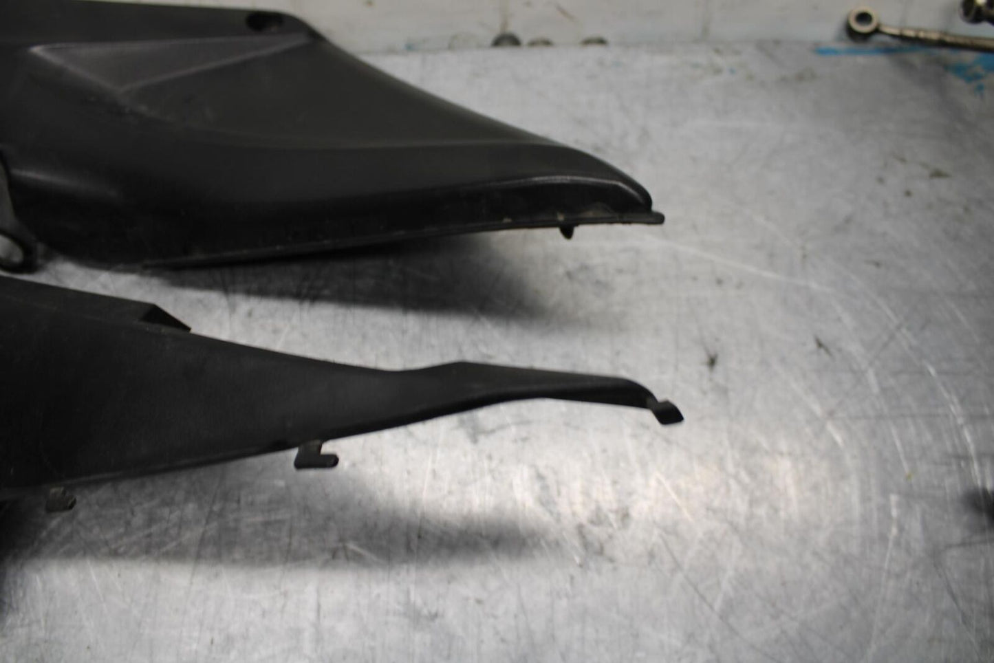 05-06 HONDA CBR600RR RIGHT LEFT GAS FUEL TANK PANELS COVERS TRIM  BB444