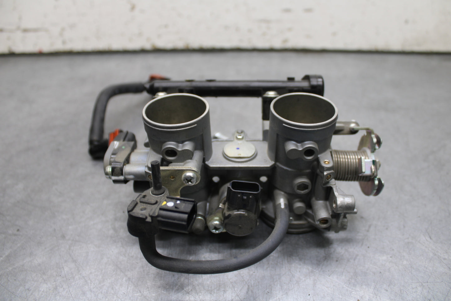 24 KAWASAKI NINJA 500 ABS MAIN FUEL INJECTORS / THROTTLE BODIES BB730