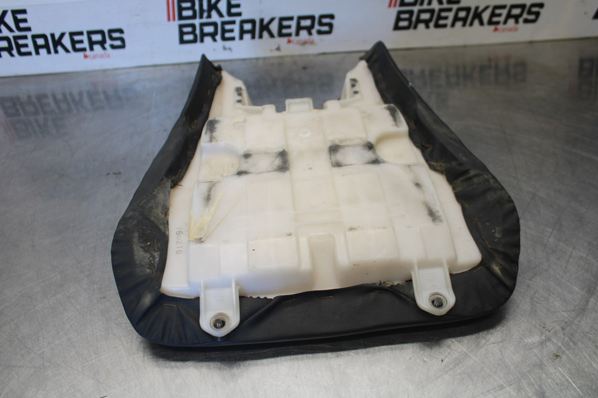 03-04 YAMAHA YZF R6 FRONT DRIVERS SEAT PAD SADDLE PILLION BB890