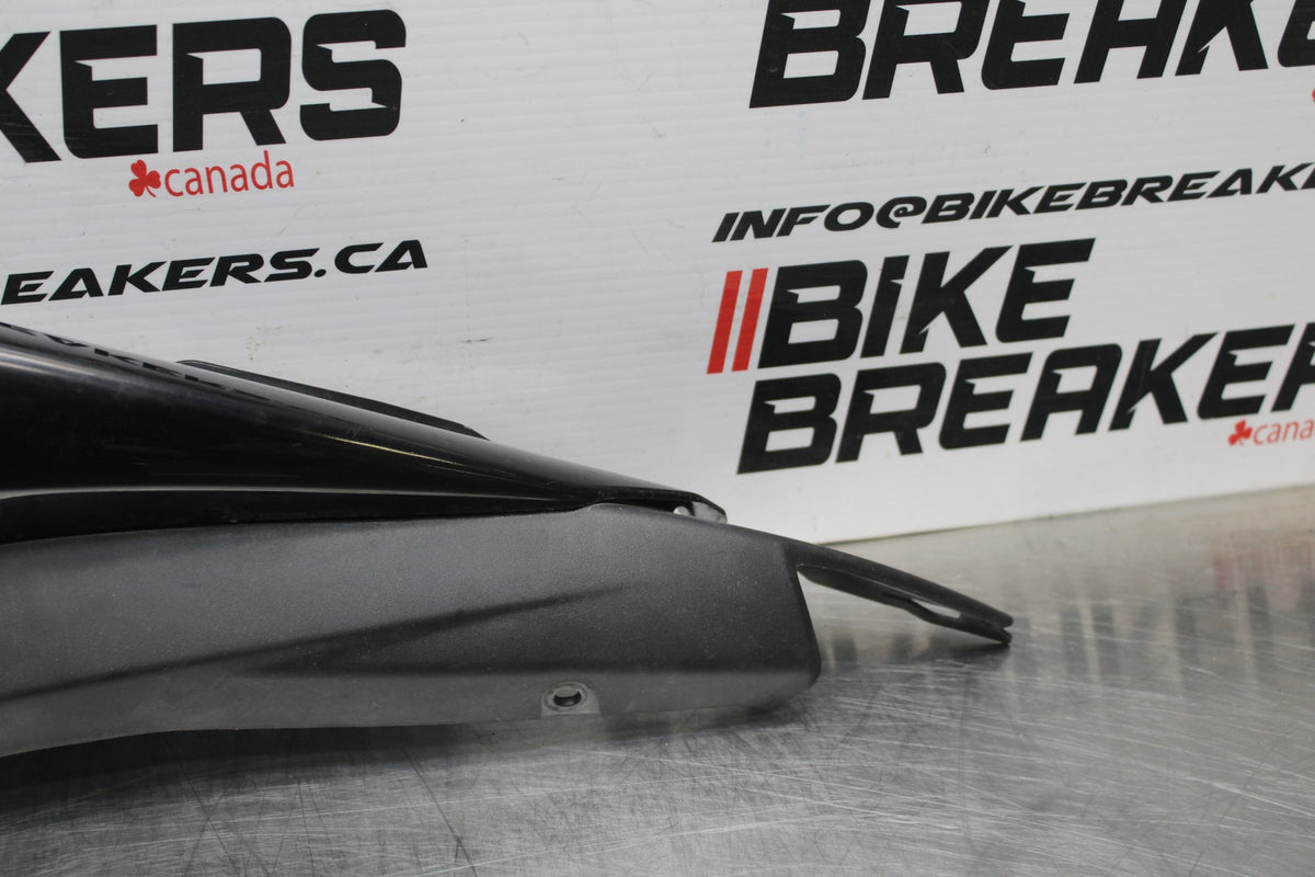 23 YAMAHA YZF R3 LEFT REAR BACK TAIL FAIRING COWL SHROUD BB806