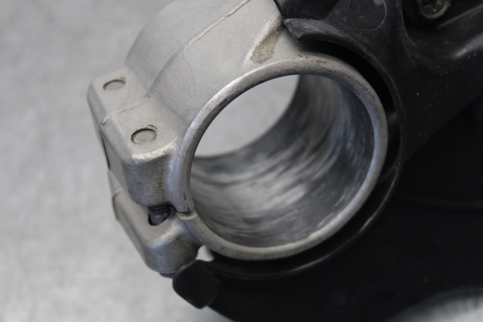 05-06 SUZUKI GSXR1000 FRONT FORKS CLAMP LOWER TRIPLE TREE STEM BB663