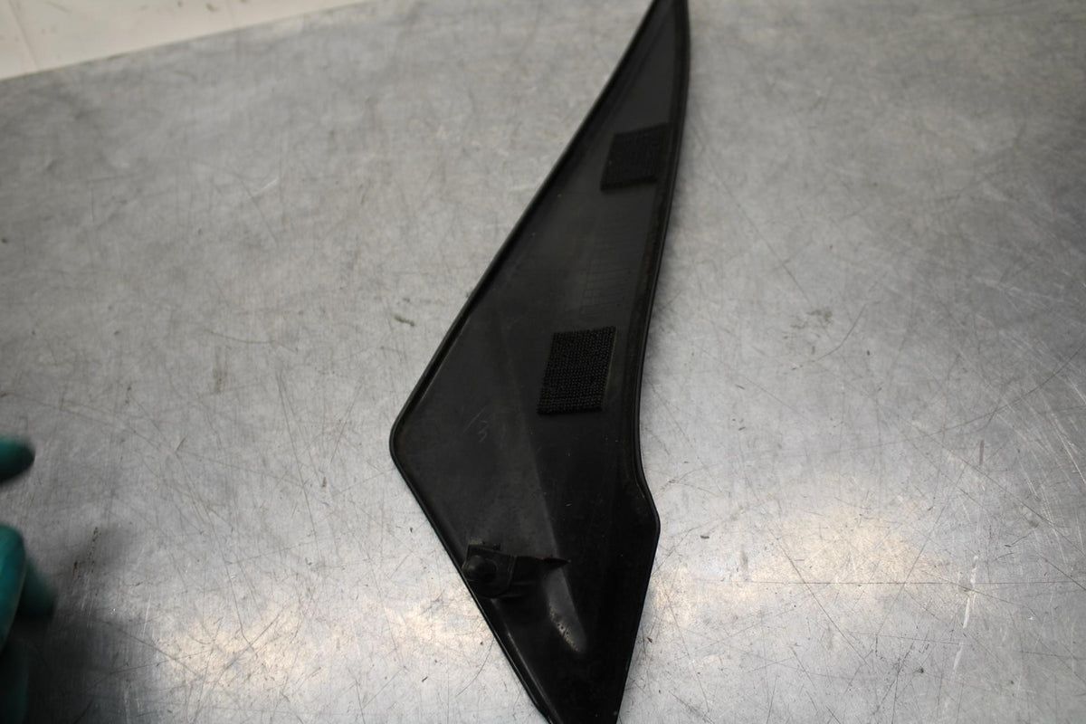 11-23 SUZUKI GSXR 600 RIGHT INNER FAIRING COWL PANEL TRIM OEM BB582