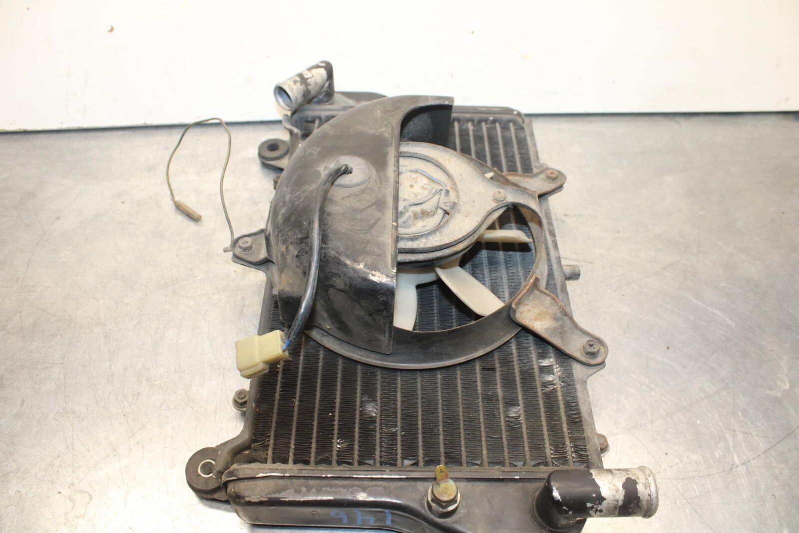 1984 Kawasaki Ninja 900R ZX900A ENGINE RADIATOR MOTOR COOLER COOLING  BB84