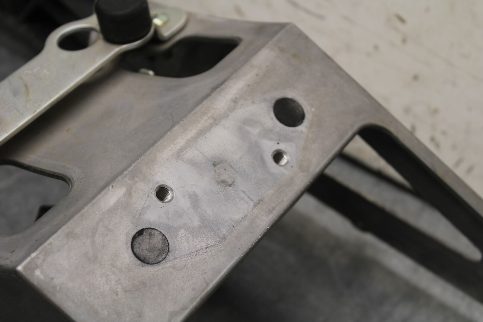 06-07 SUZUKI GSXR750 REAR SUBFRAME SUB FRAME 41211-01H00-YAP 41231-41G10 BB670