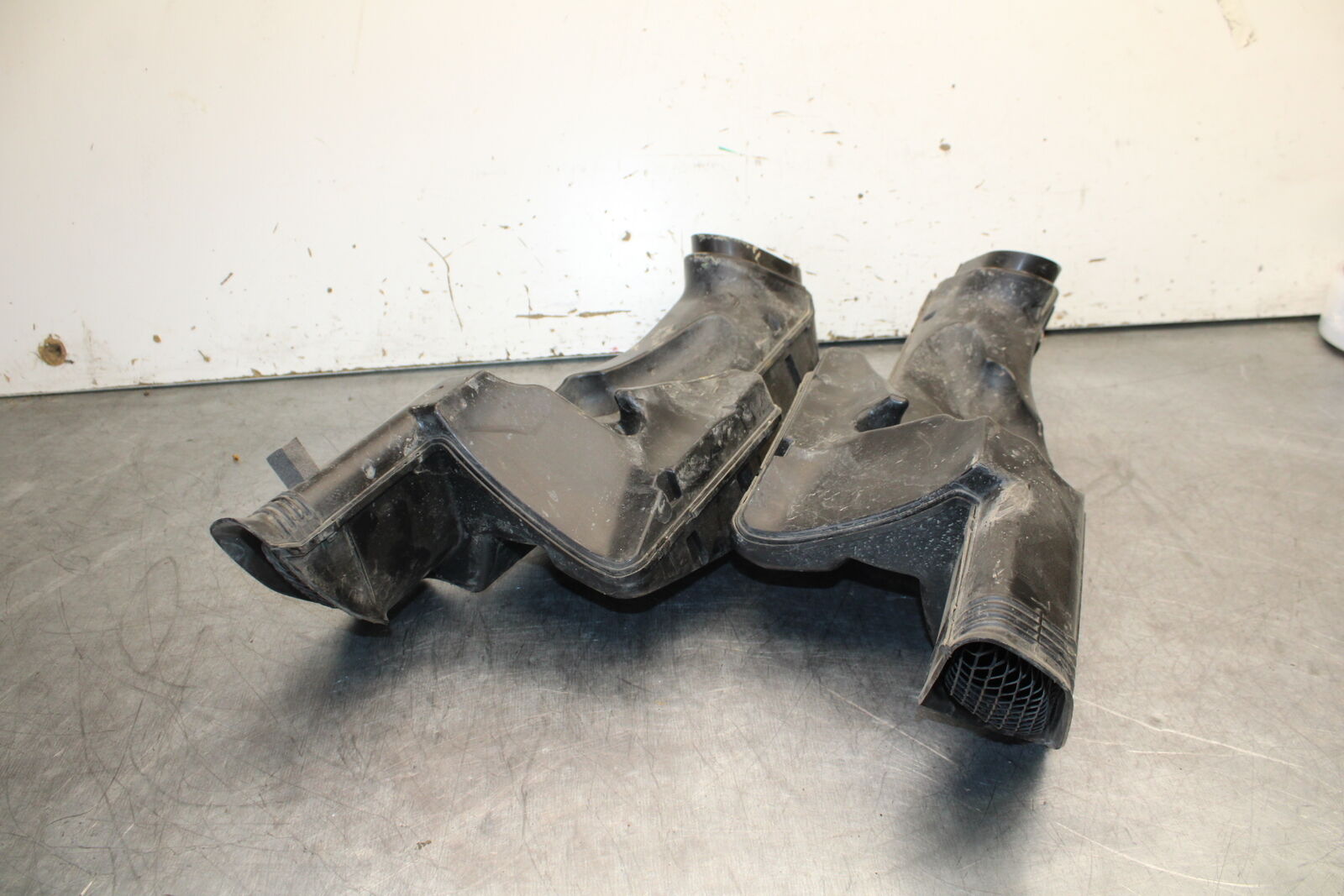 06-07 SUZUKI GSXR 600 RIGHT LEFT AIR INTAKE DUCTS BB243